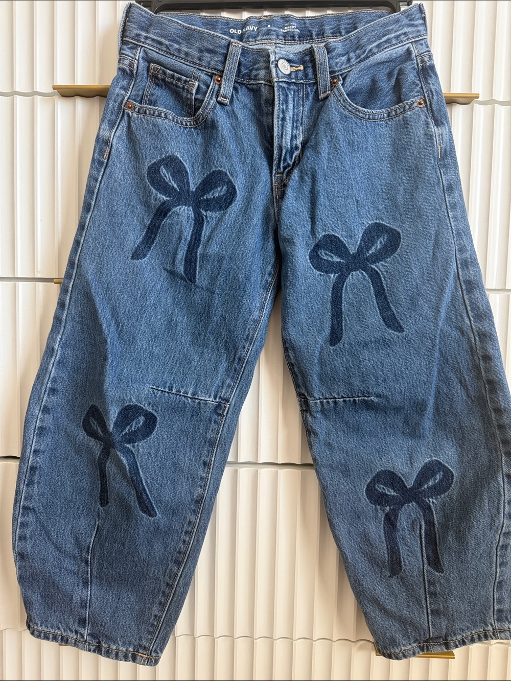 Old Navy Women's Blue Baggy Barrel Leg Jeans with Bow Prints